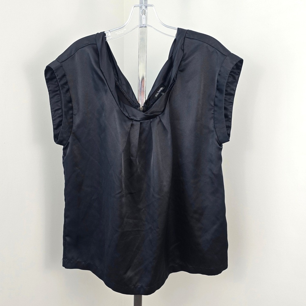 Daisy Fuentes Zipper Back Closure V-Neck Short Sleeve Satin Top L